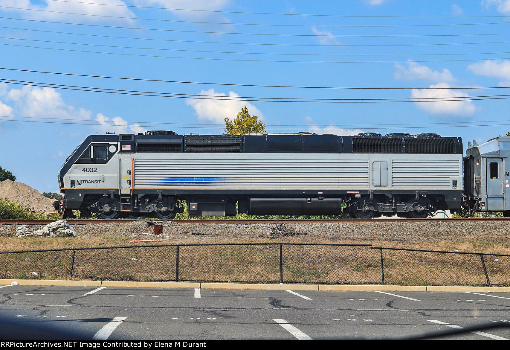 NJT 4032 on train 5518